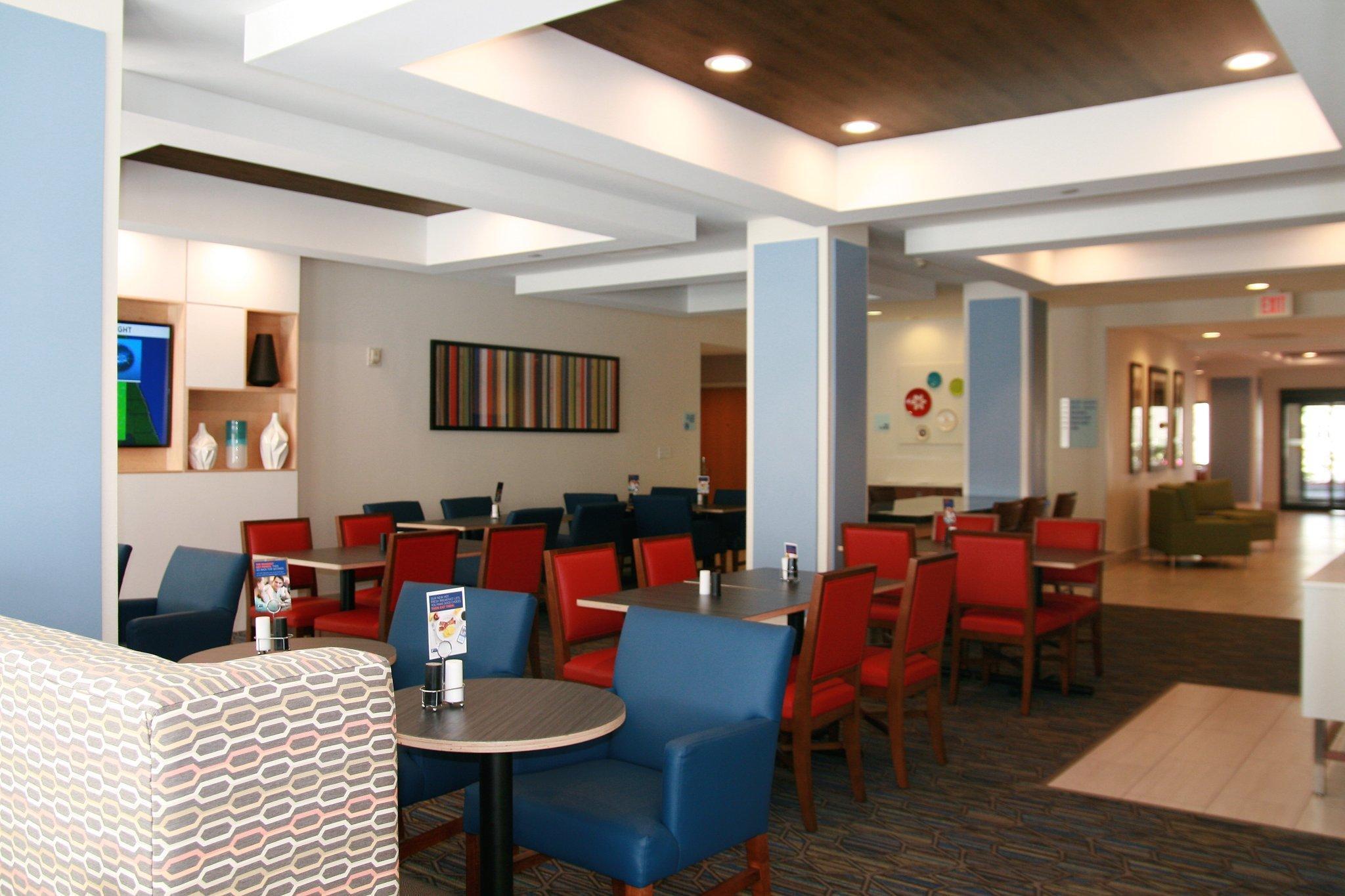 Holiday Inn Express Hotel & Suites Tampa-Anderson Road-Veterans Exp By Ihg West Chase Exterior foto